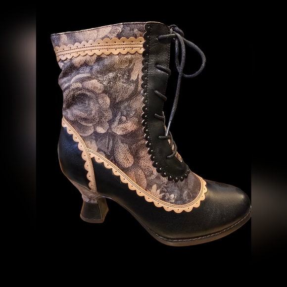 L'Artiste Boots - Picture 3 of 9